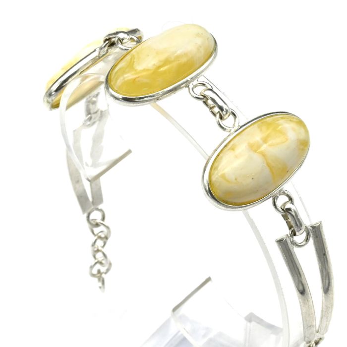 Bracelet with amber in silver 3 ovals 31*16mm milky, 20cm