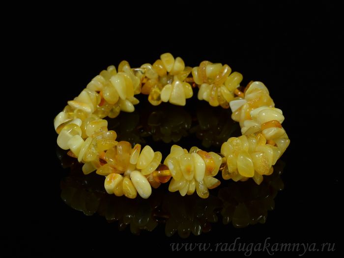 A honey-milk sea buckthorn amber bracelet with a ball.