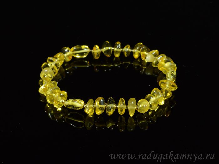 Amber bracelet with beads of lemon color