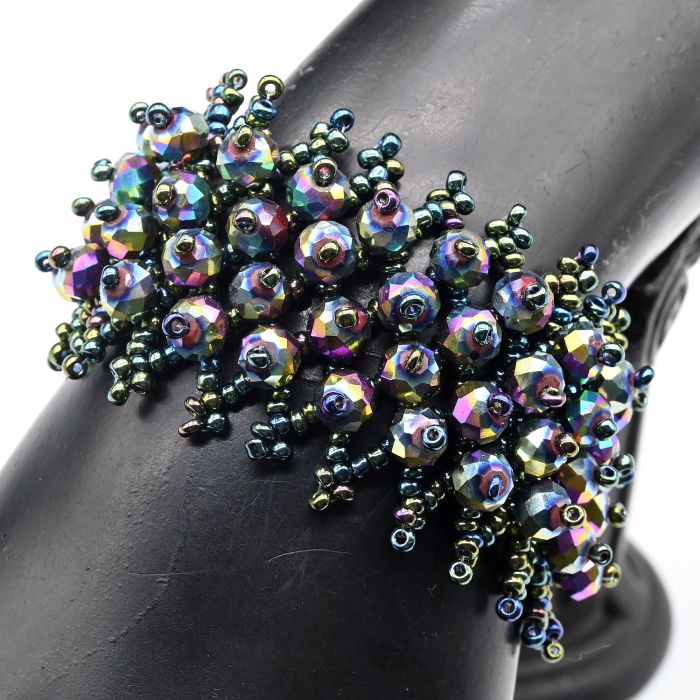 Braided beaded bracelet with zircon color.chameleon, 18cm.