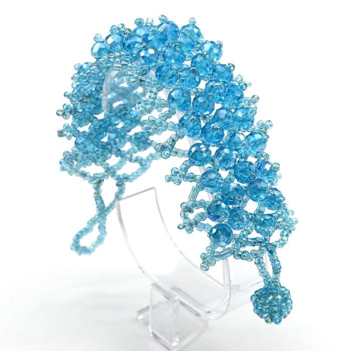 Braided beaded bracelet with zircon color blue, 18cm.