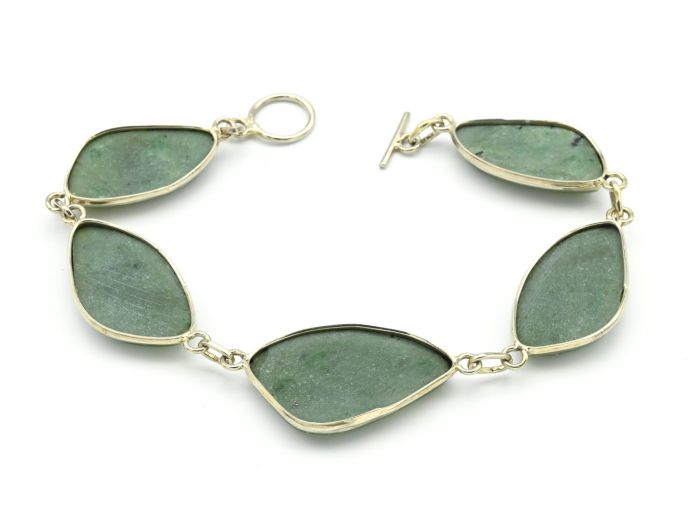 Bracelet with jade, 22cm.