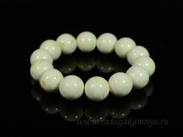 Bracelet made of amber ball 15mm color."snow white"