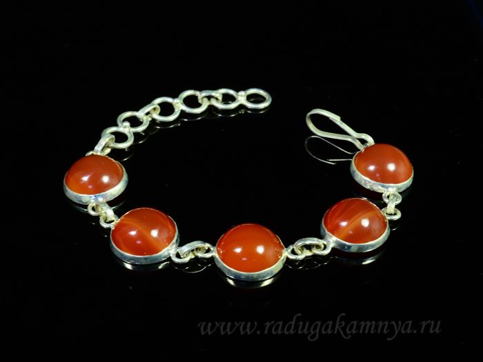 Bracelet with carnelian in silver circle 14mm, 15cm.