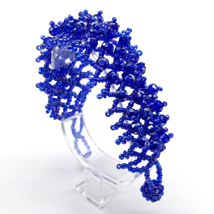 Braided beaded bracelet with zircon color.bright blue, 18cm.