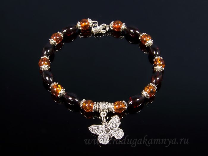 Amber bracelet with pendants. cognac, coffee, 20cm.