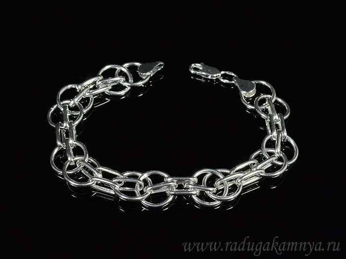 The C925 rhodium-plated bracelet is 22.5cm, 8.4g.