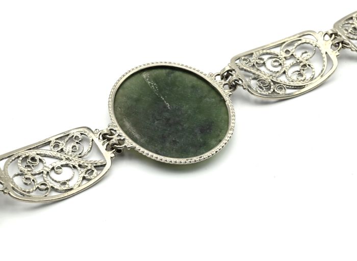 Jade bracelet, 21.5cm.