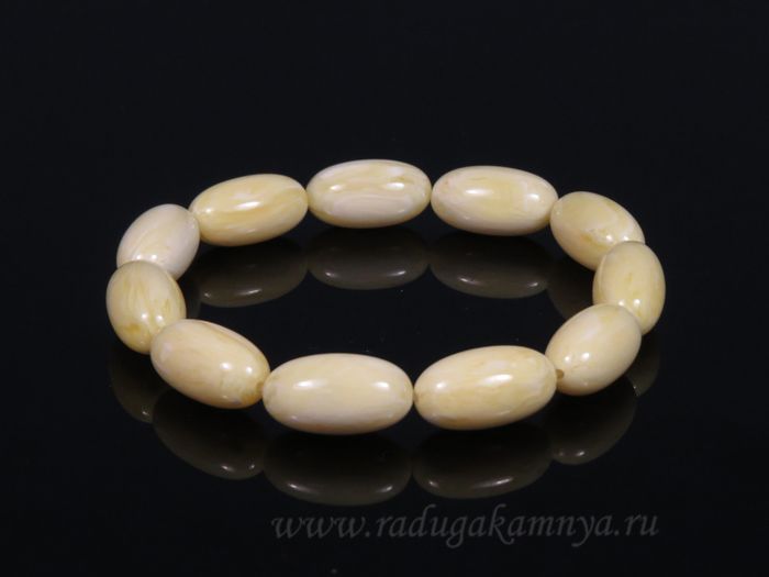 The bracelet is made of amber oval 11*20mm milky.