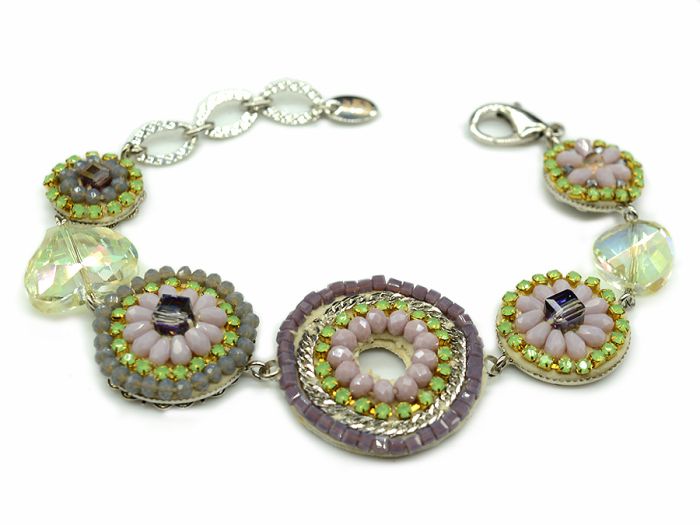 Bracelet with zircons on a chain of the author's color.lilac,20cm