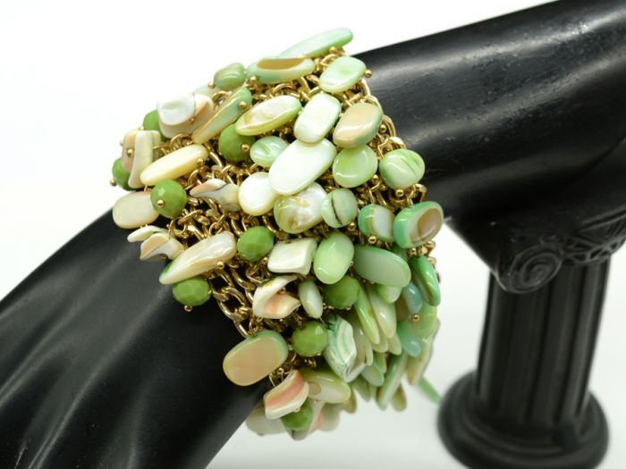 Pearl bracelet on a chain color green