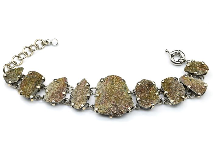 A bracelet made of spectropyrite, 17.5cm.