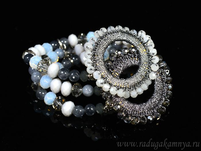 Handmade bracelet with zircon "circles"