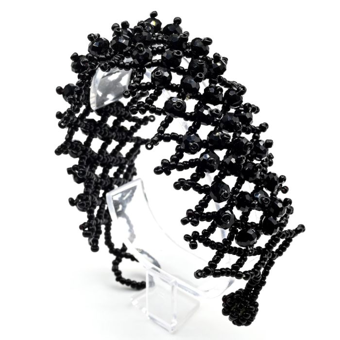 Braided beaded bracelet with zircon color.black, 18cm.