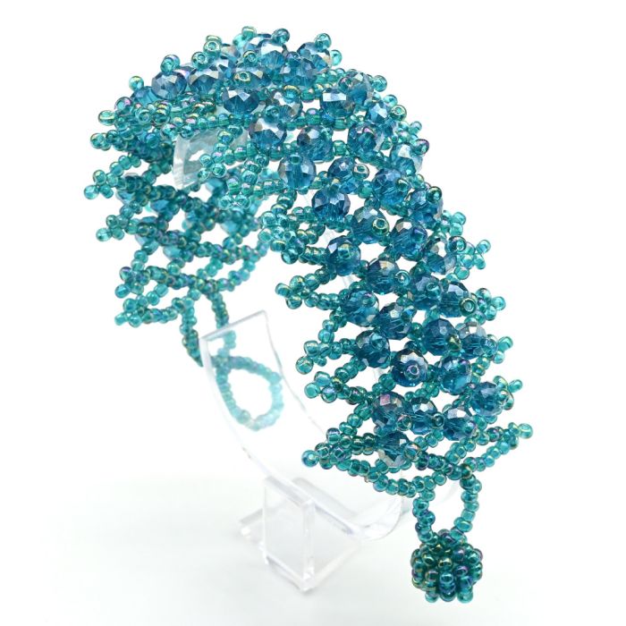 Braided beaded bracelet with zircon color turquoise, 18cm.